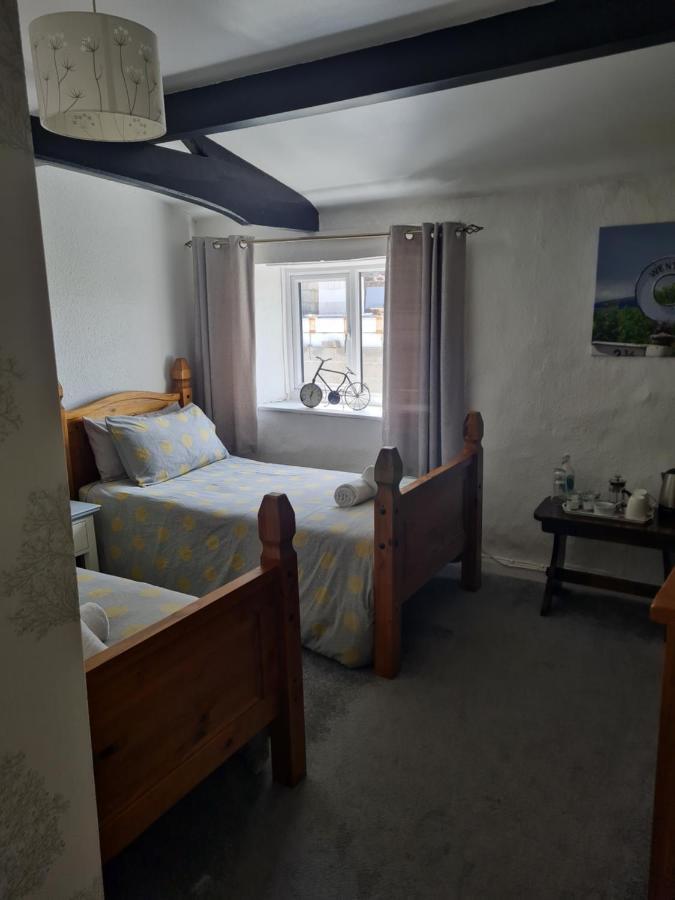The Crown Inn - Wentnor Bishop's Castle Exteriör bild